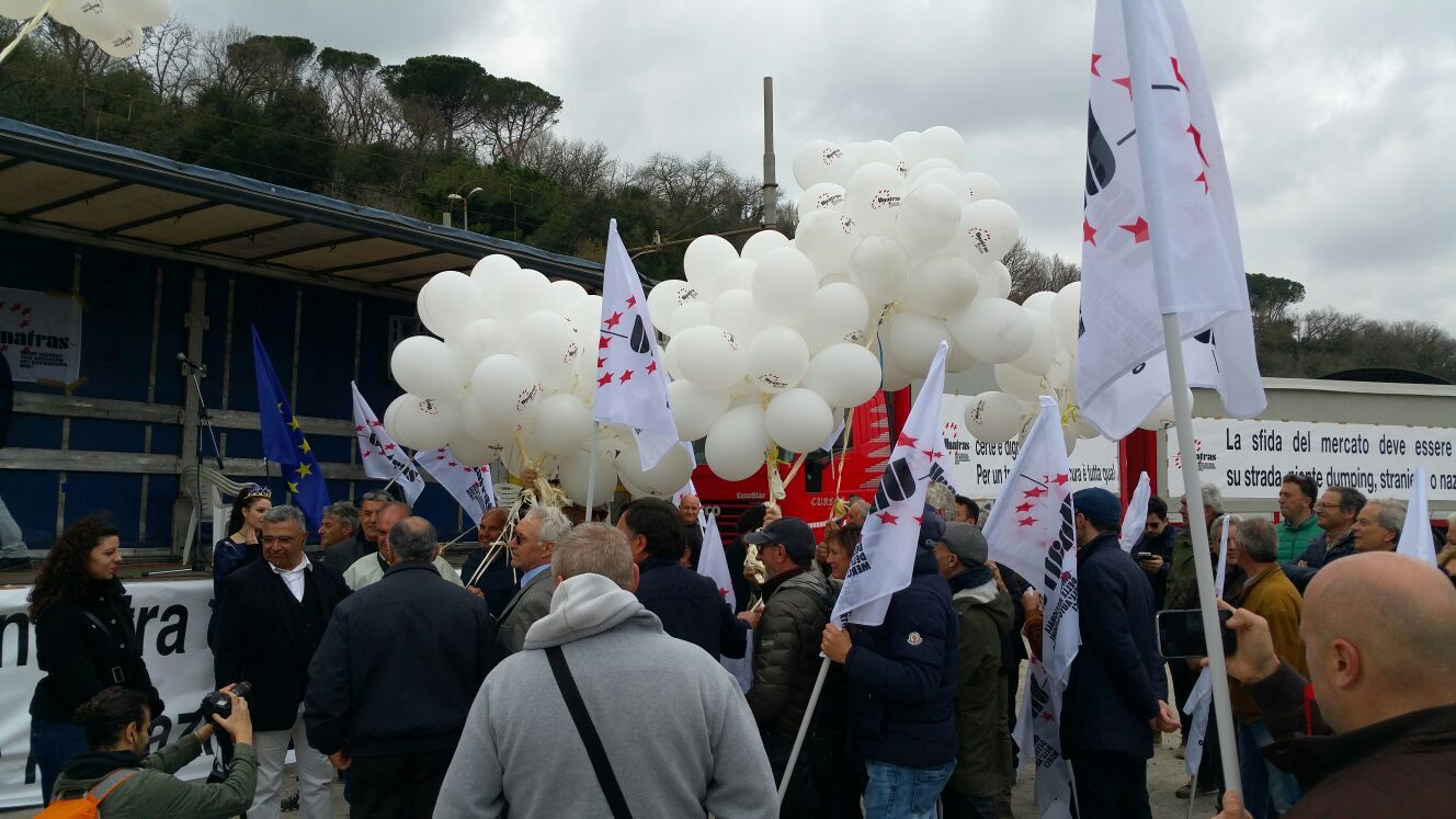 Una giornata di lotta e di unità per sostenere le ragioni dell’autotrasporto italiano
