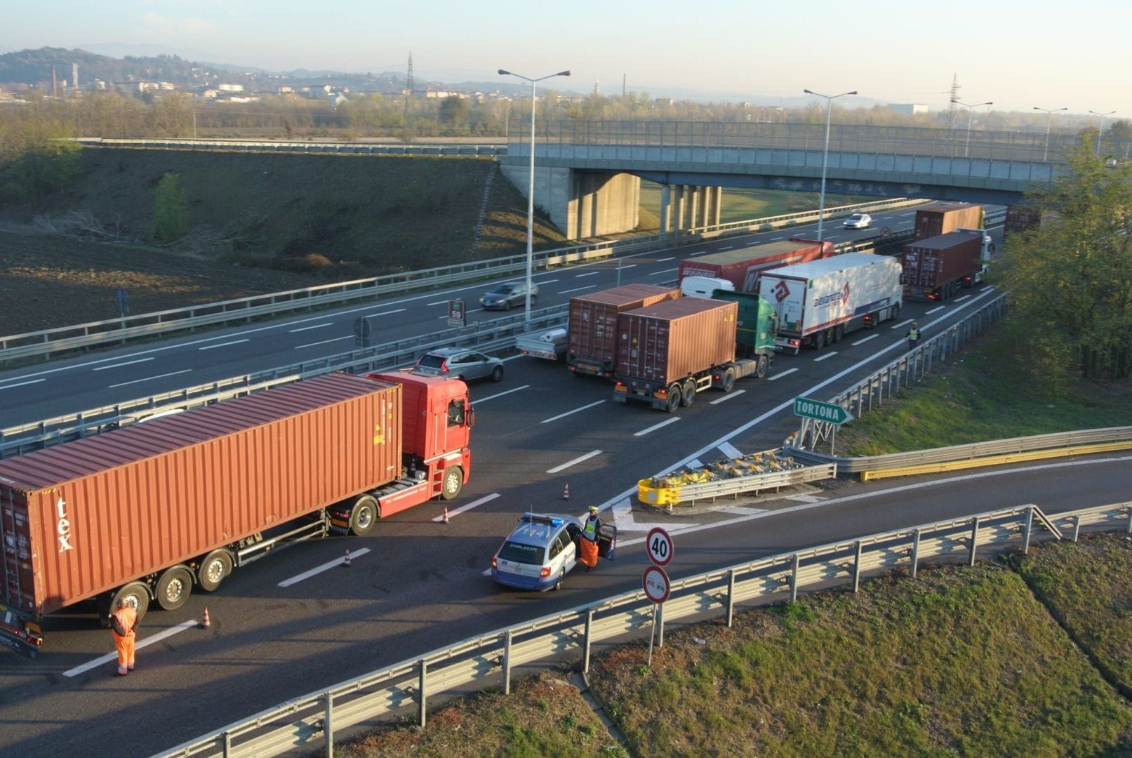 A7, divieto di transito ai mezzi pesanti da Serravalle fino a cessate esigenze