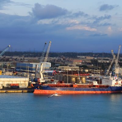 Civitavecchia: Assotir redige le linee guida per il corretto carico dei blocchi lapidei nel trasporto container