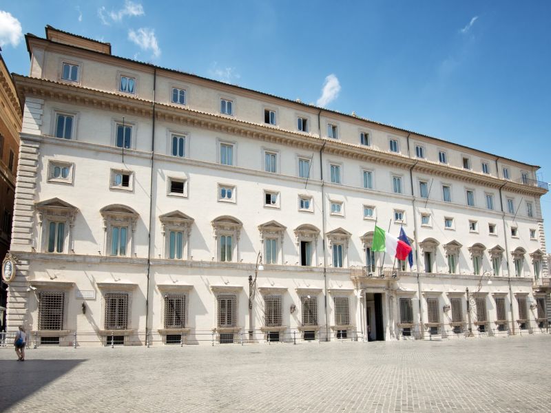 Caro carburanti: prorogato il taglio delle accise fino al prossimo 10 maggio