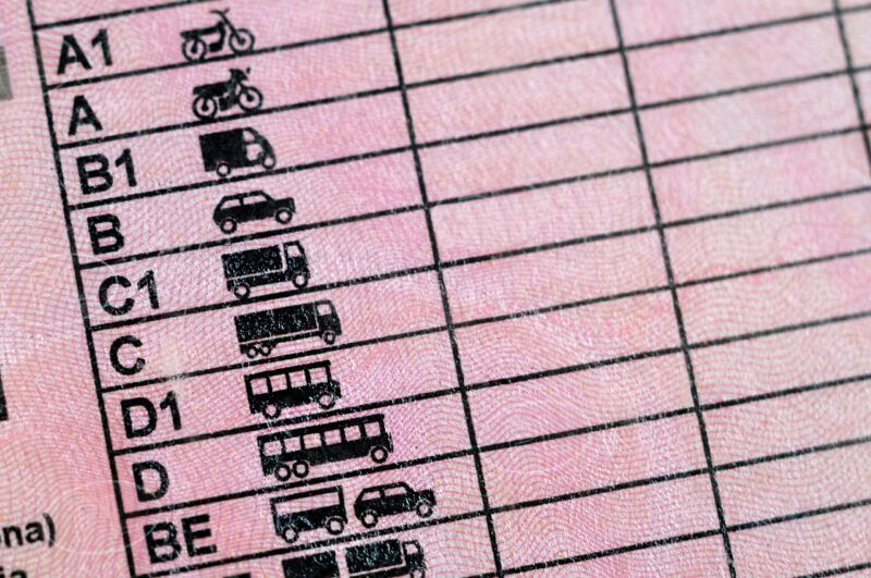 Contributo patenti: dal 2025 anche i cittadini extracomunitari residenti in Italia potranno richiedere il beneficio