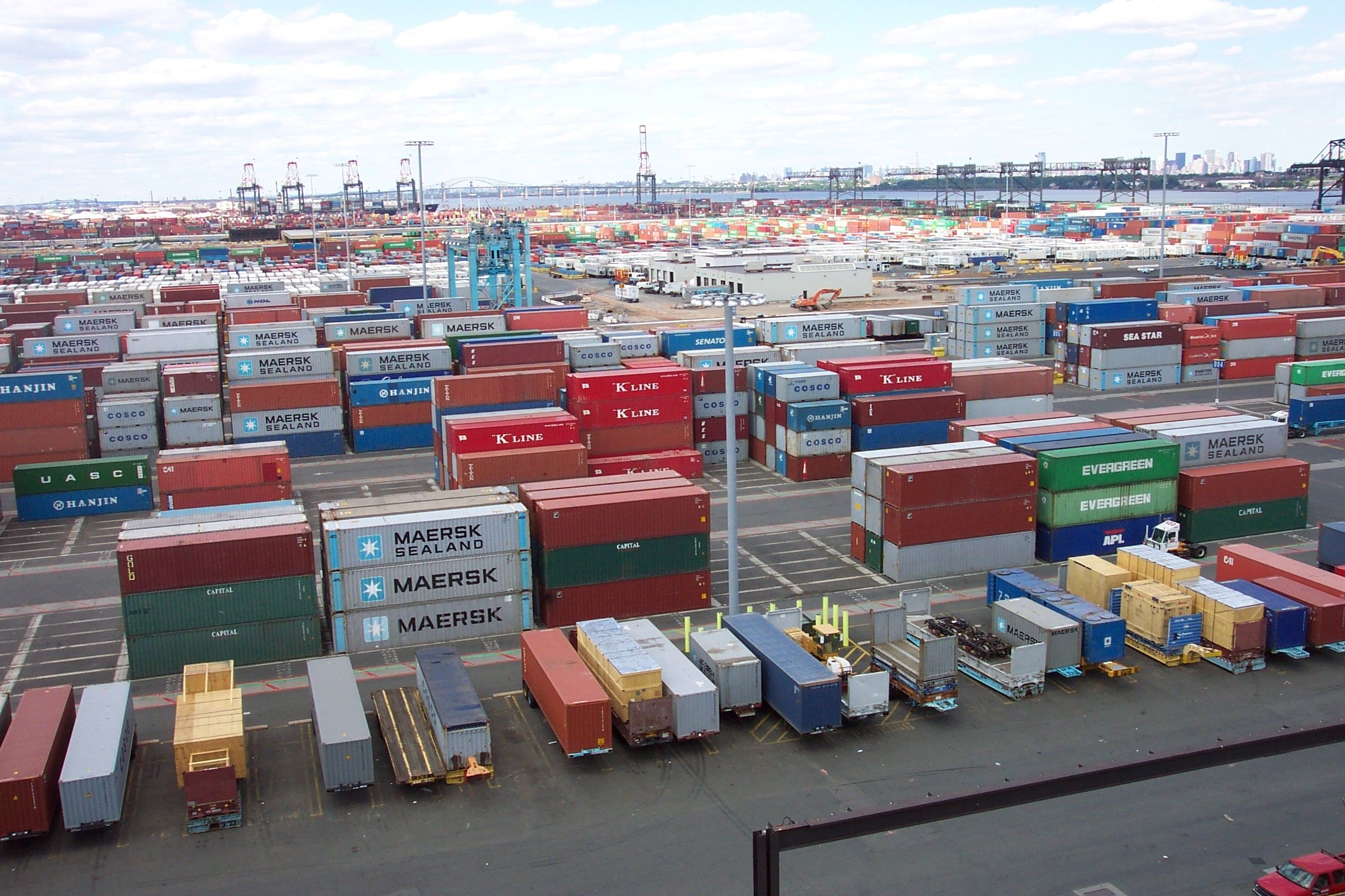 Porto di Genova: le Associazione degli Autotrasportatori chiedono un incontro con armatori e spedizionieri sul trasporto container