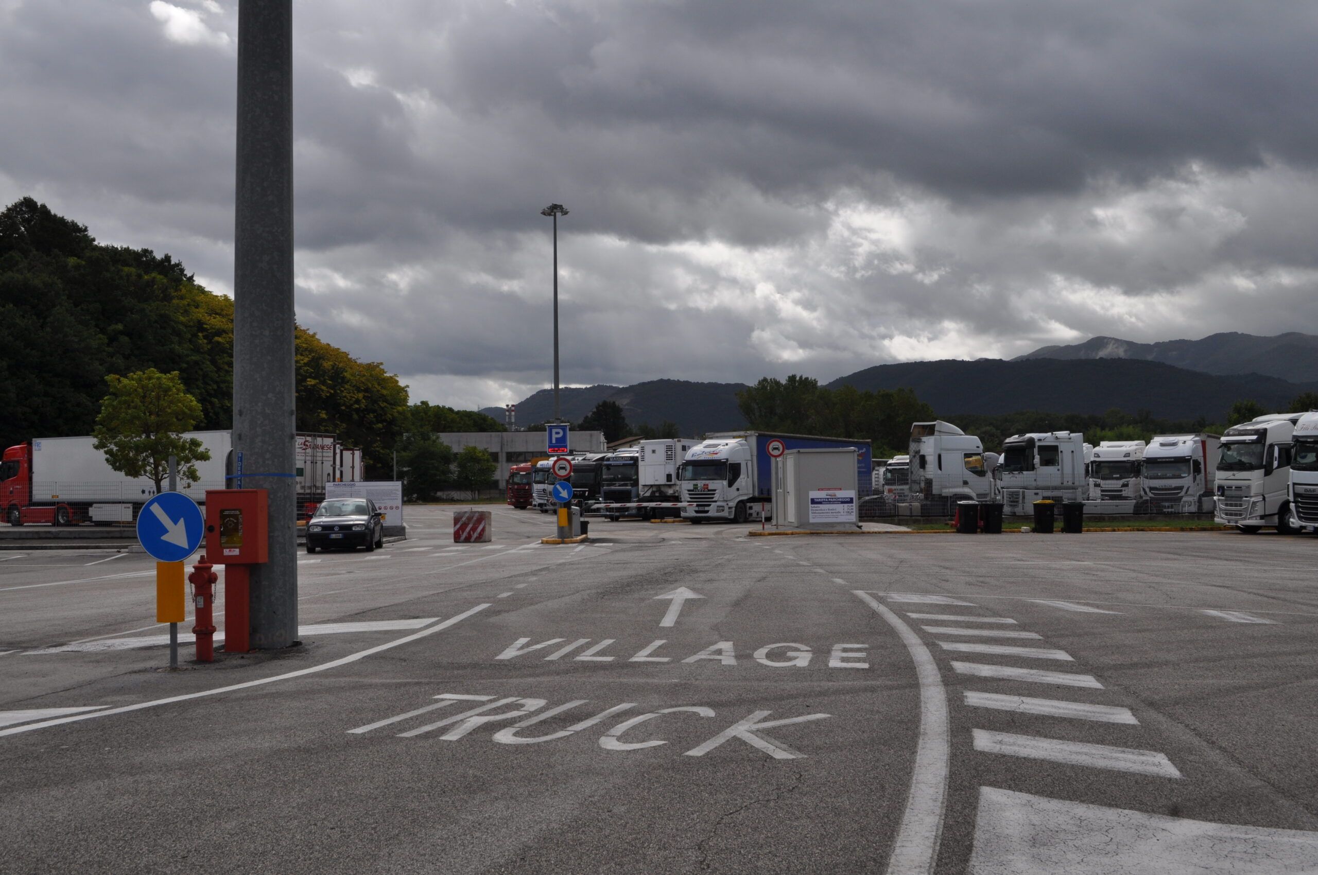 La Commissione europea adotta nuove norme per la classificazione della sicurezza e del confort delle aree di parcheggio per i veicoli pesanti