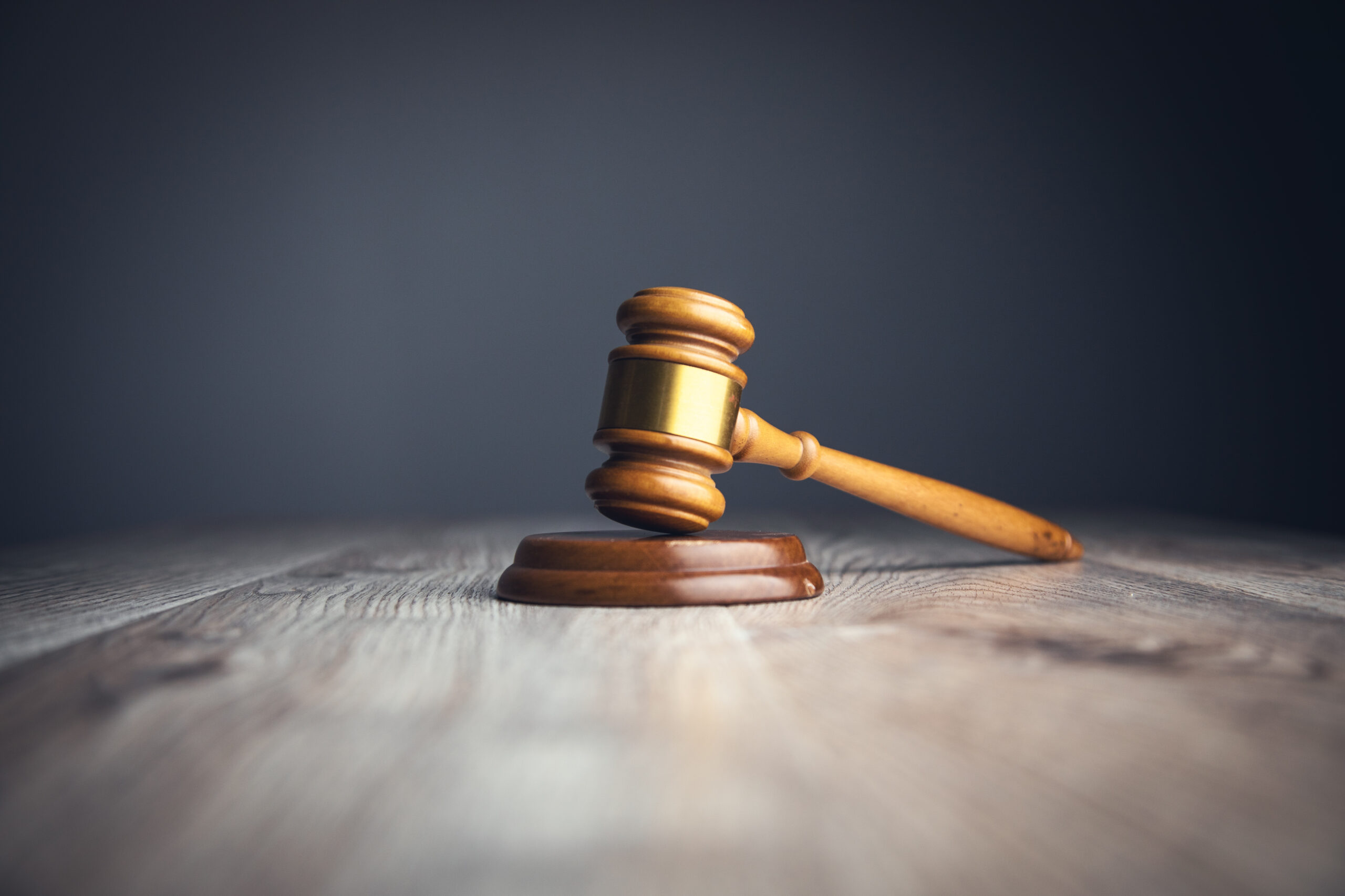 Codice della Strada: la Corte Costituzionale dichiara parzialmente illegittima la sanzione accessoria della revoca della patente di guida in caso di veicolo sottoposto a sequestro