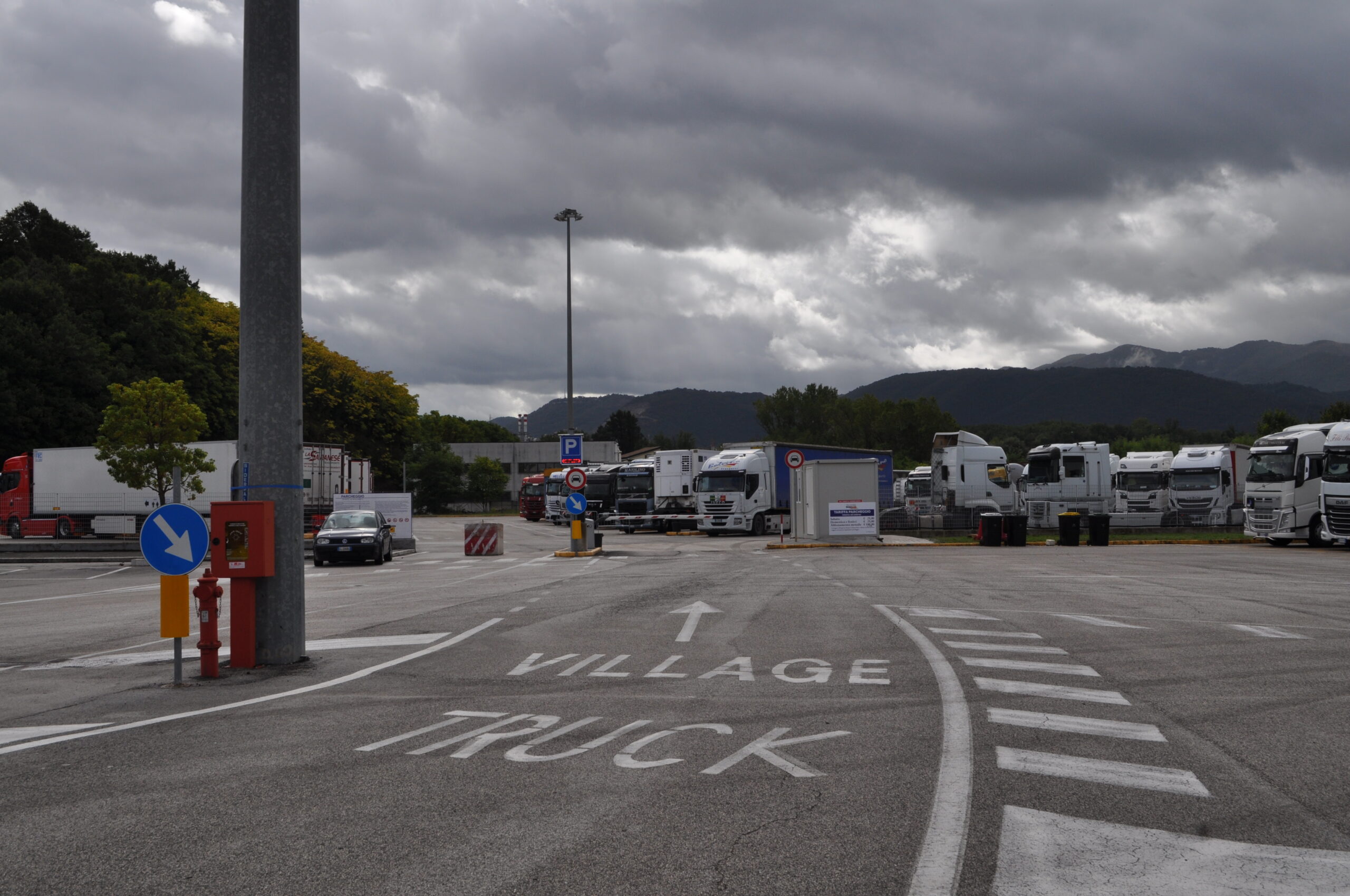 La Commissione europea adotta nuove norme per la classificazione della sicurezza e del confort delle aree di parcheggio per i veicoli pesanti