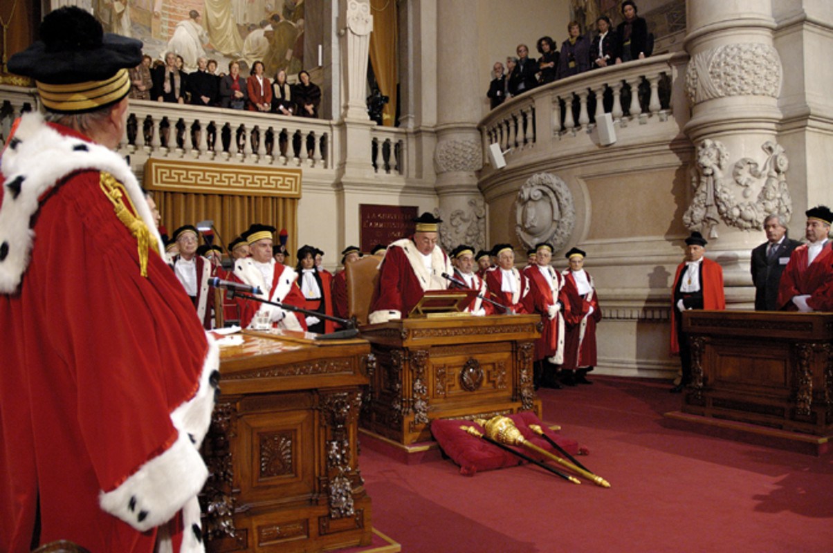 Manomissione del cronotachigrafo: la Cassazione ci ripensa e afferma che solo l’impresa di autotrasporto ne è responsabile penalmente. Per gli autisti scatta solo la sanzione amministrativa.
