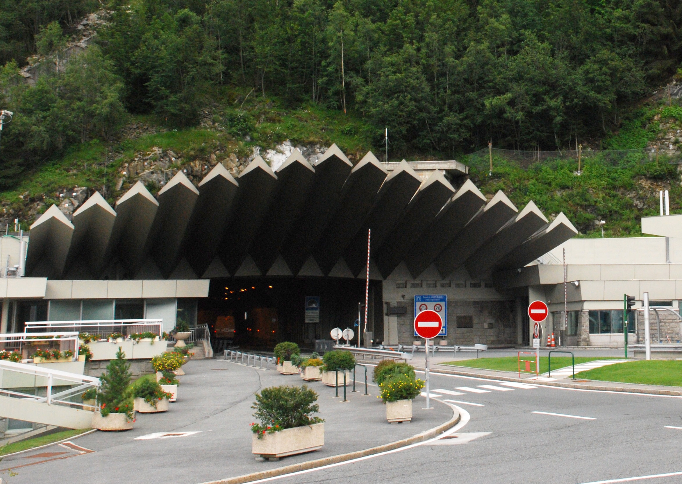 Monte Bianco:chiusa la circolazione dalle 17,30 alle 18,30 il 28 gennaio 2021
