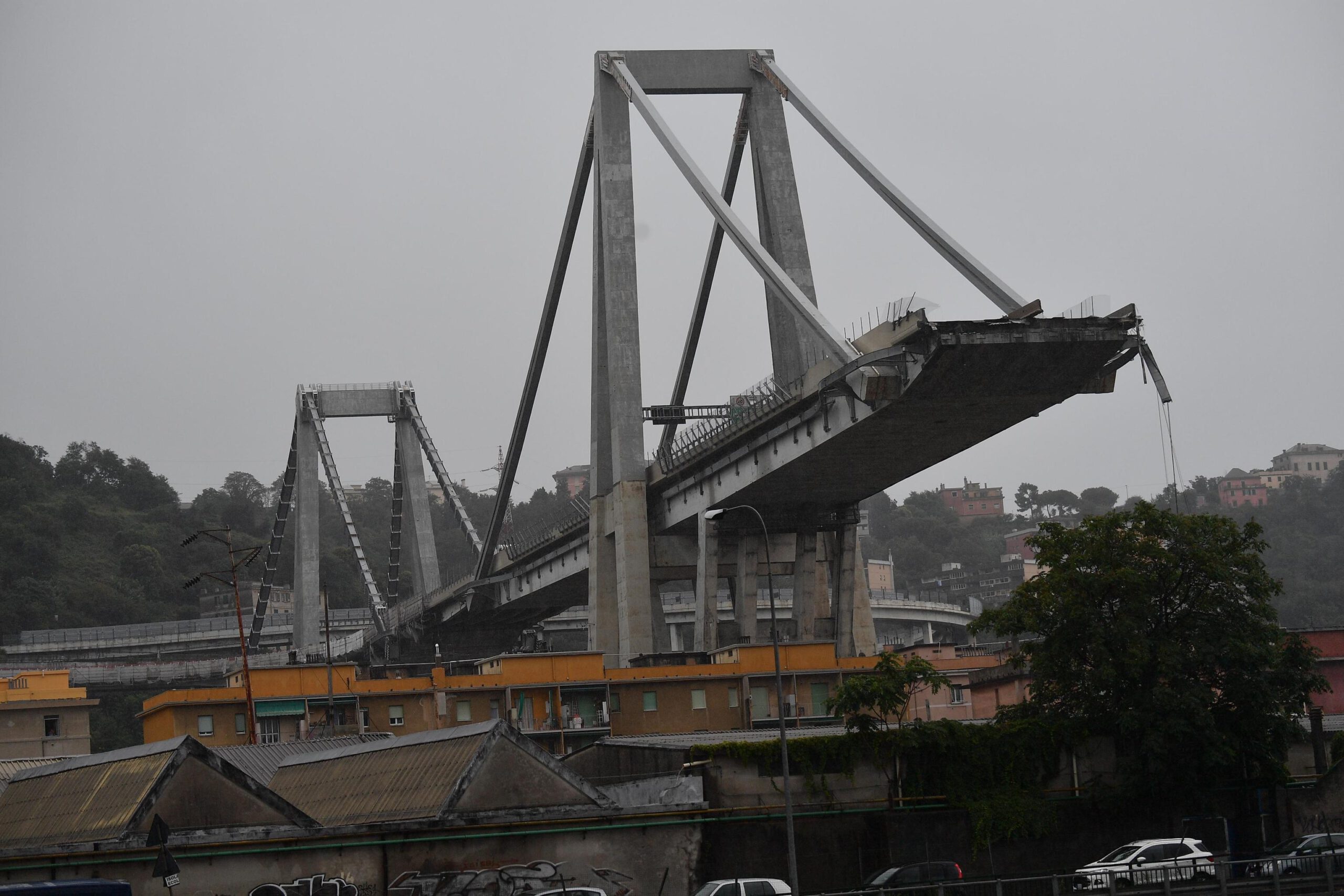 Crollo del Ponte Morandi, le imprese ed i professionisti danneggiati potranno presentare domanda per accedere alle risorse a loro destinate