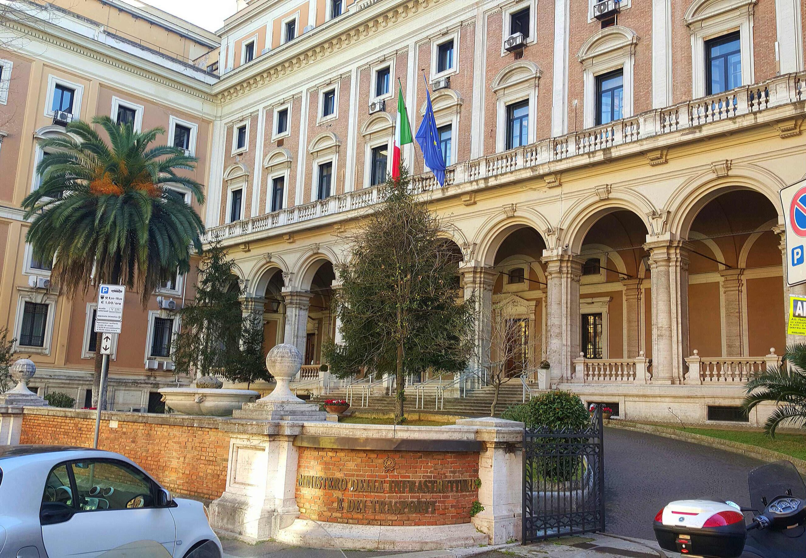 Vertenza Autotrasporto, la determinazione di UNATRAS porta ad un primo risultato: le Associazioni convocate dal ministro De Micheli il prossimo 14 novembre