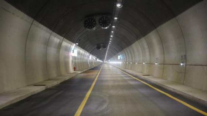 Tunnel del Tenda: resi noti i nuovi orari di transito. Restano i blocchi per i veicoli superiori alle 3,5 ton e alle merci pericolose